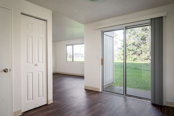 Pacific Park | Living Room